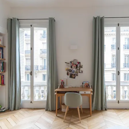 Elegant Familial A * Paris